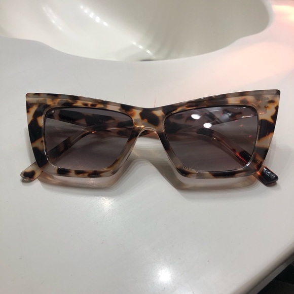Tortoise Cat-Eyed Sunnies - Picture 3 of 3